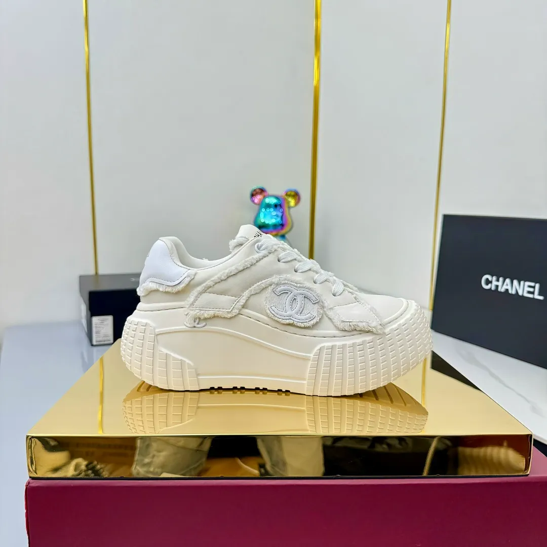 👟👟Ex-factory price 640👟👟 Chanel bread shoes ~ original calfskin panda shoes Chanel 25C latest hot style panda black and white sports shoes casual sneakers Xiaoxiang hot item classic black and white panda color coco girls must pay Fabric: original custom mixed sheepskin lining: original imported breathable mesh lining outsole: Original molded rubber + TPU combination Size: Women's 35-41 Buy now👉